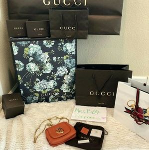 Gucci mini leather bag ( SOLD ON ♏️er©️)